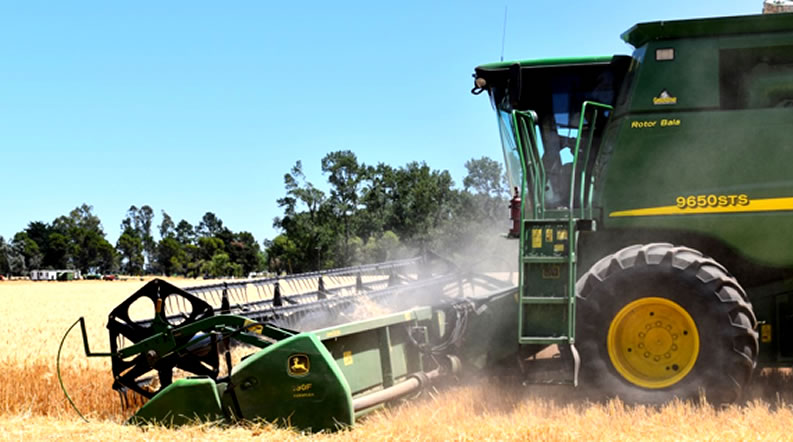Comprehensive hydraulic system for tractors